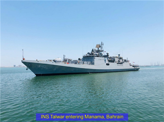 前往巴林的印度海军“塔瓦尔”号（印度海军推特）
